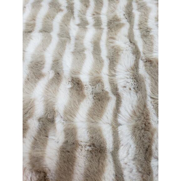 Adrienne Landau Home Luxury Faux Fur Reversible Throw Blanket - Picture 4 of 6